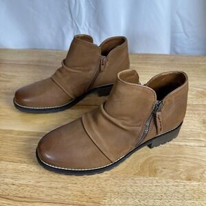 Clarks Hearth Dove Leather Ankle Boots Womens 7.5W‎ Brown Zipper Ruched Classic